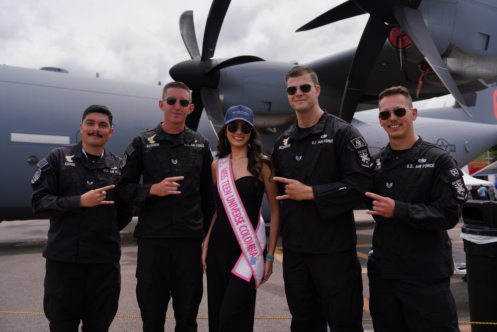 F-16 Viper Demonstration Team performs at F-AIR Colombia 2025
