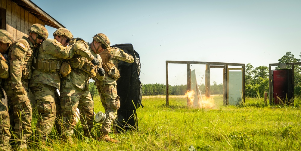 1222nd Engineer Company conducts claymore and linear charge detonation
