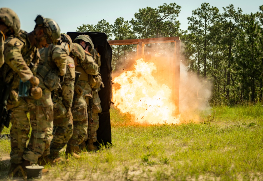 1222nd Engineer Company conducts claymore and linear charge detonation