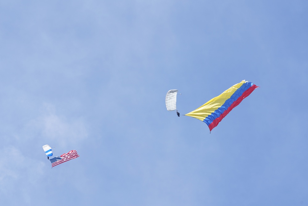 Wings of Blue and Águila de Gules combine to wow crowd