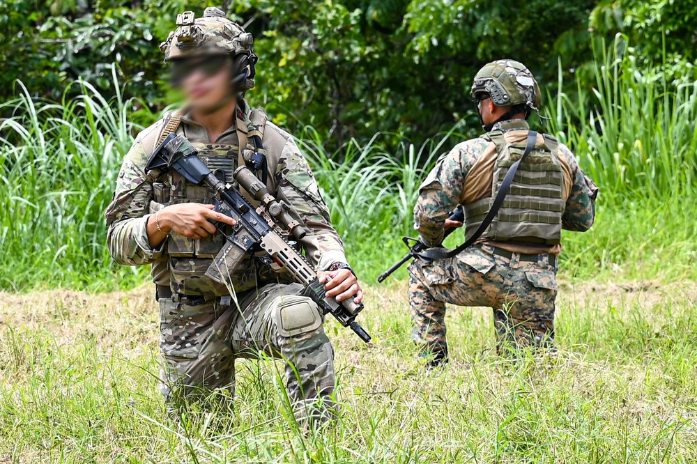 7th Special Forces Group trains with Panamanian security personnel
