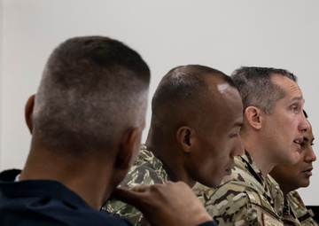 La División 25.ª de Infantería trabaja en conjunto con el personal de seguridad panameño y el Grupo Conjunto de Cooperación en Seguridad-Panamá (JSCG-P)