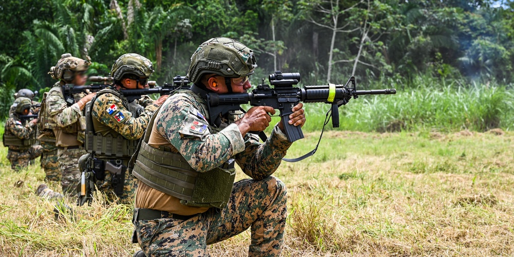7th Special Forces Group trains with Panamanian security personnel