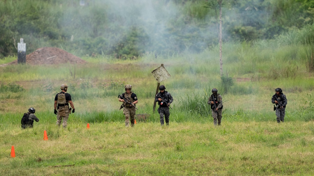 7th Special Forces Group trains with Panamanian security personnel