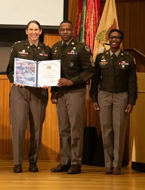 NORAD and USNORTHCOM Logistics Senior Enlisted Leader Receives DMOC award