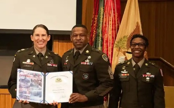 NORAD and USNORTHCOM Logistics Senior Enlisted Leader Receives DMOC award