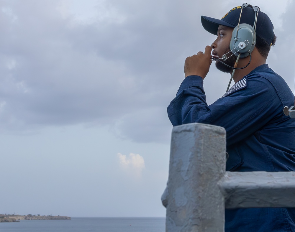 Cole Arrives in GTMO