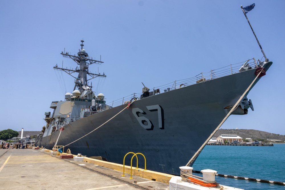 Cole Conducts Routine Operations in GTMO