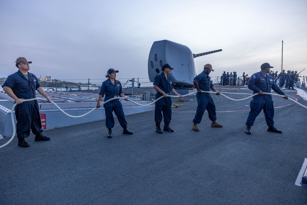 Cole Arrives in GTMO