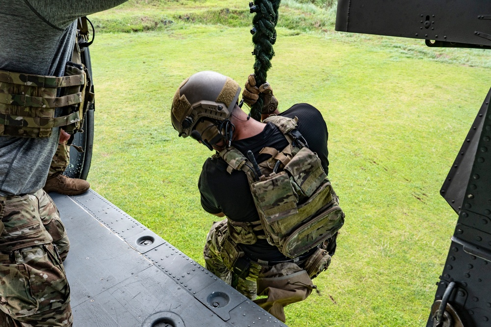 JTF-Bravo supports NSW, Panamanian Special Forces FRIES training during PANAMAX-Alpha PH I