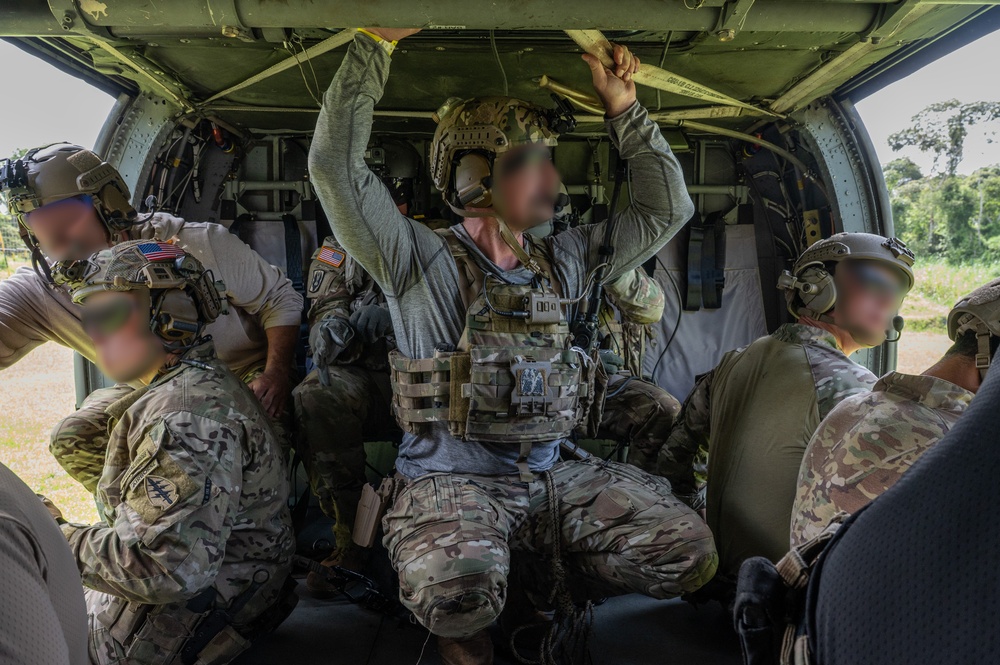 JTF-Bravo supports NSW, Panamanian Special Forces FRIES training during PANAMAX-Alpha PH I