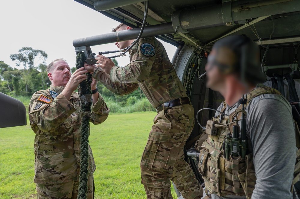 JTF-Bravo supports NSW, Panamanian Special Forces FRIES training during PANAMAX-Alpha PH I