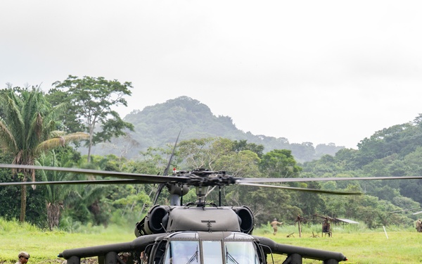JTF-Bravo supports NSW, Panamanian Special Forces FRIES training during PANAMAX-Alpha PH I