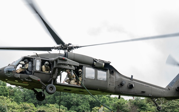 JTF-Bravo supports NSW, Panamanian Special Forces FRIES training during PANAMAX-Alpha PH I