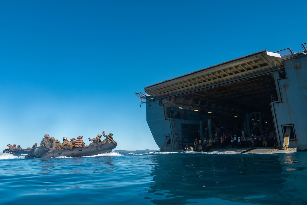 31st MEU Boat Company Secures Beach Landing Site during Exercise Talisman Sabre 25