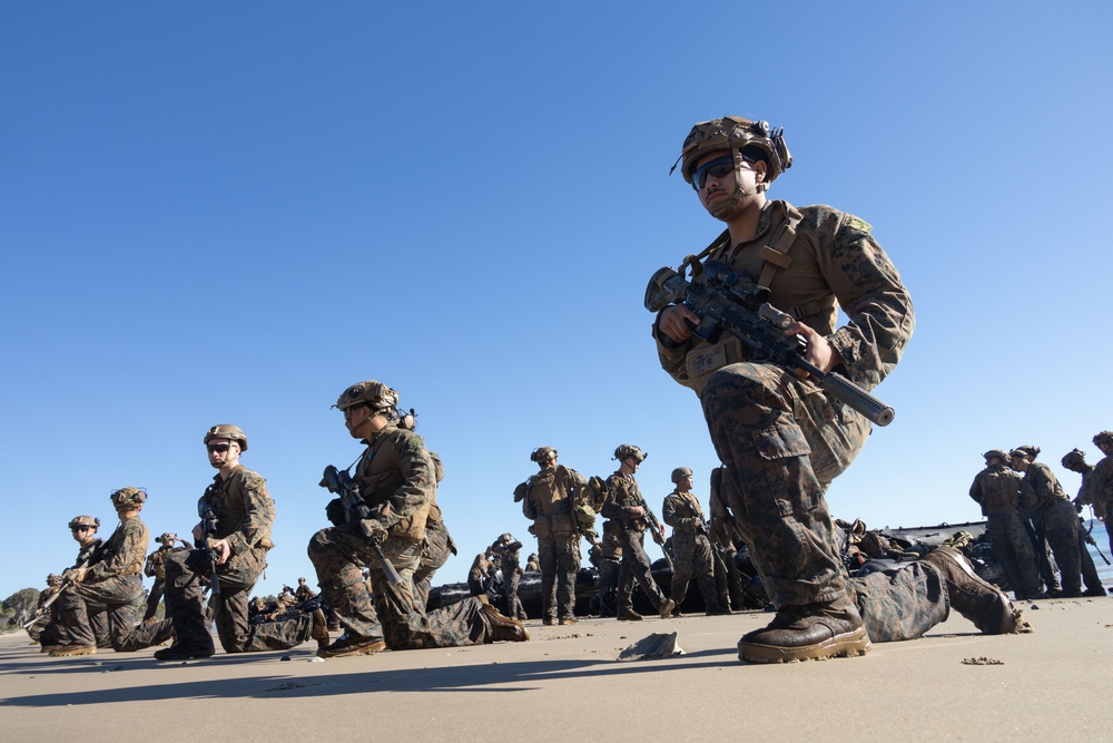 31st MEU Boat Company Secures Beach Landing Site during Exercise Talisman Sabre 25