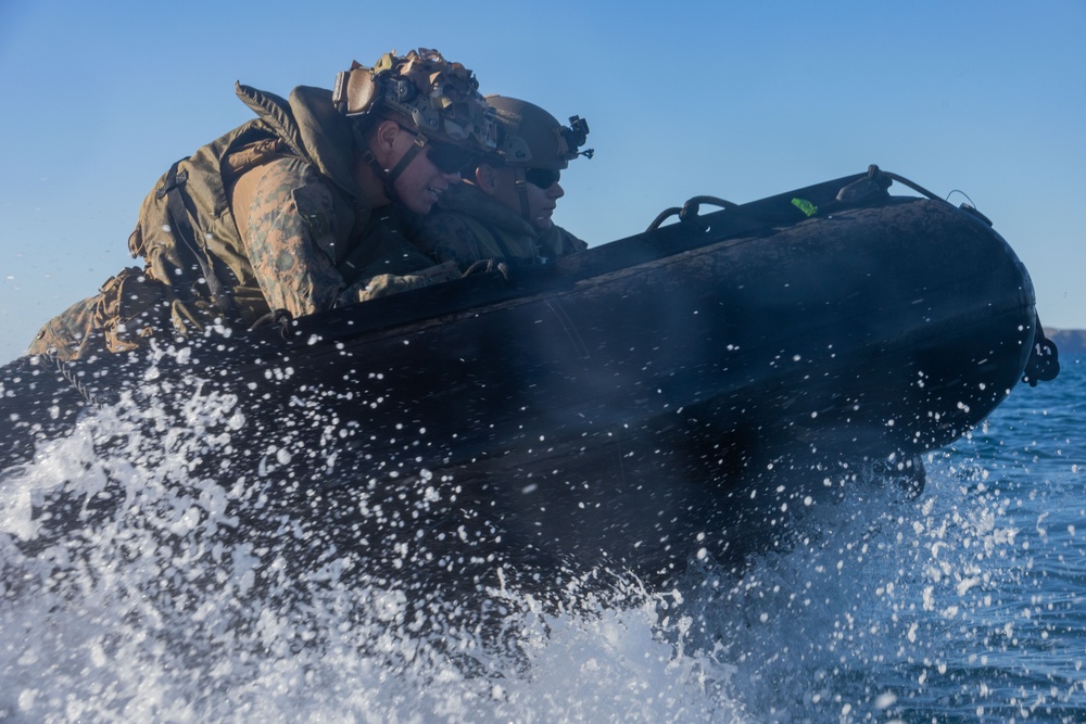 31st MEU Boat Company Secures Beach Landing Site during Exercise Talisman Sabre 25