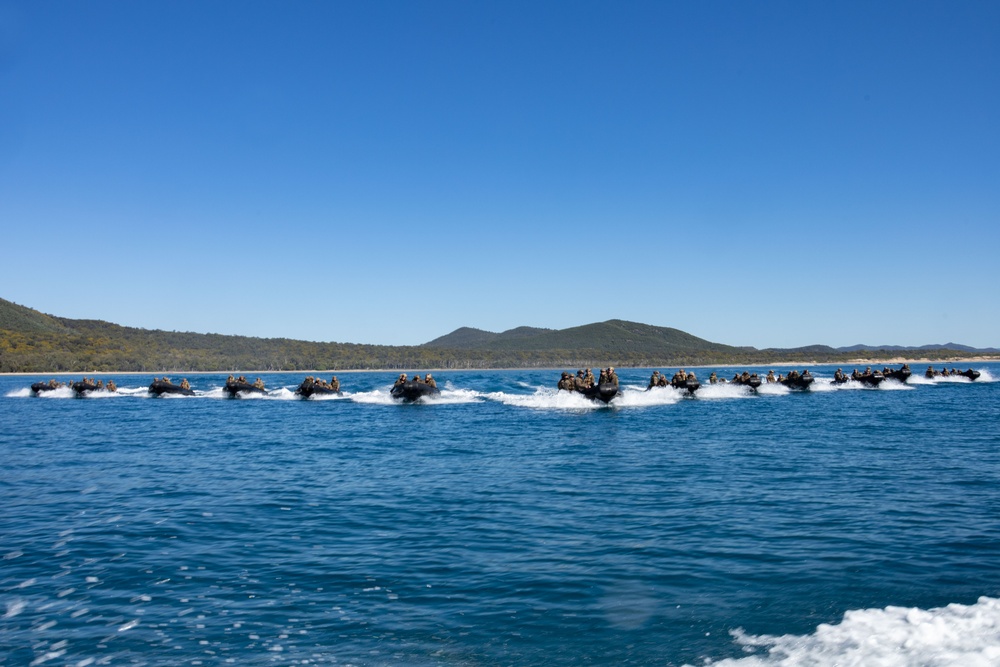 31st MEU Boat Company Secures Beach Landing Site during Exercise Talisman Sabre 25