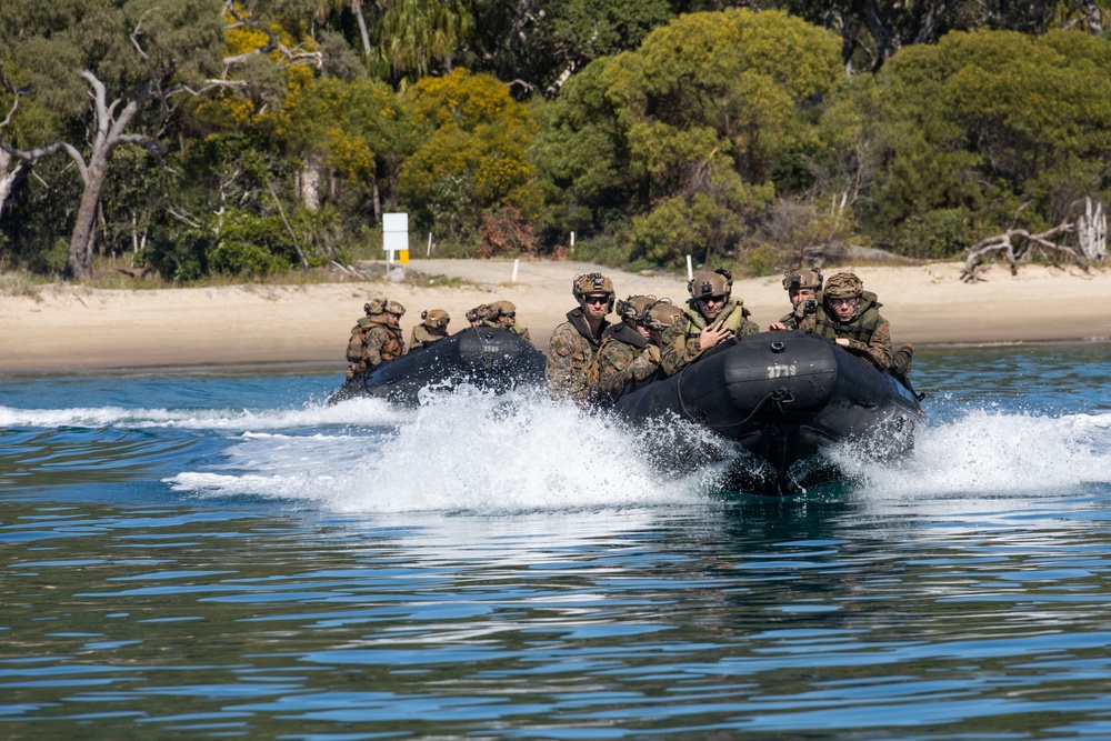31st MEU Boat Company Secures Beach Landing Site during Exercise Talisman Sabre 25