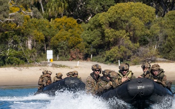 31st MEU Boat Company Secures Beach Landing Site during Exercise Talisman Sabre 25