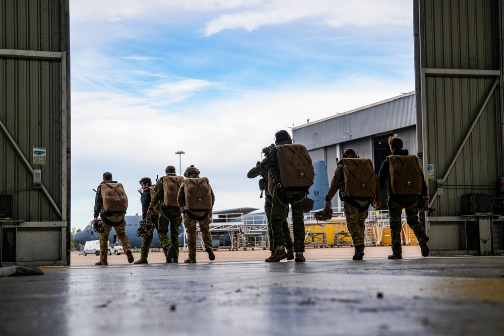 Talisman Sabre 25: Special Tactics Airmen perform Military Free Fall