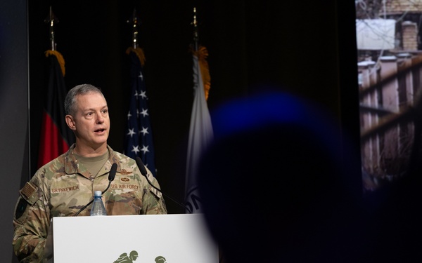 Top NATO, U.S. commander in Europe describes NATO’s decisive hour in LANDEURO remarks