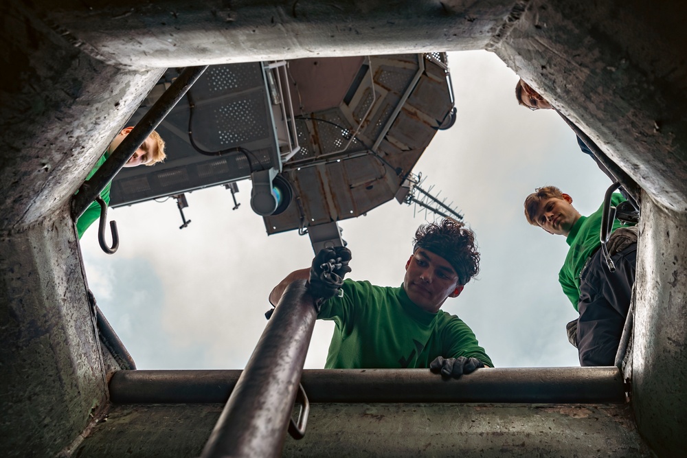 USS Gerald R. Ford (CVN 78) Sailors Conduct Maintenance