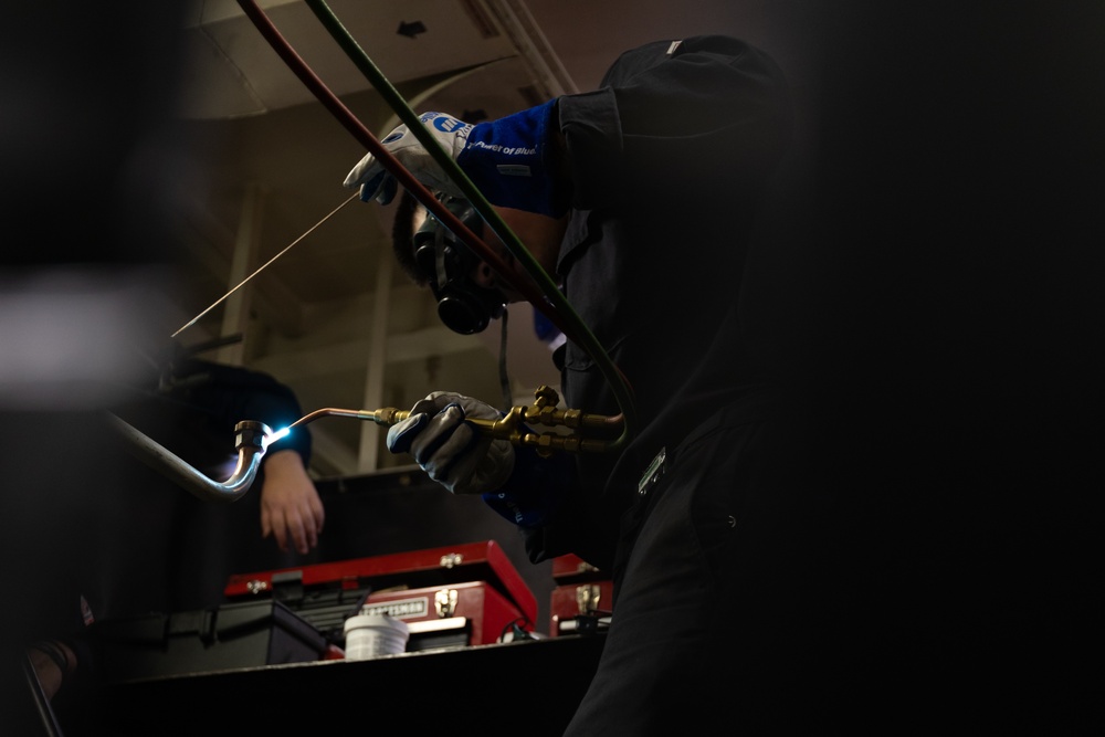 USS Gerald R. Ford (CVN 78) Hull Maintenance Technicians Conducts Repair