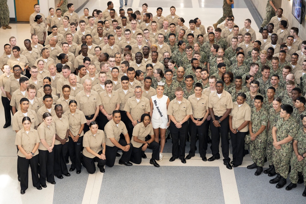 Miss America 2025 Visits Naval Air Station Pensacola