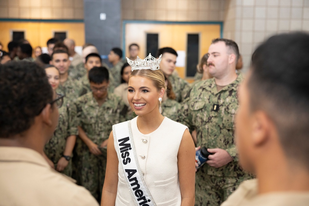 Miss America 2025 Visits Naval Air Station Pensacola