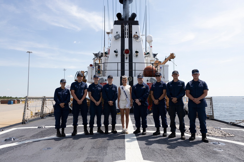 Miss America 2025 Visits Naval Air Station Pensacola