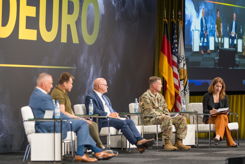 Army Air Defense General Speaks during LANDEURO