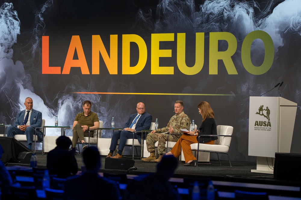 Army Air Defense General Speaks during LANDEURO