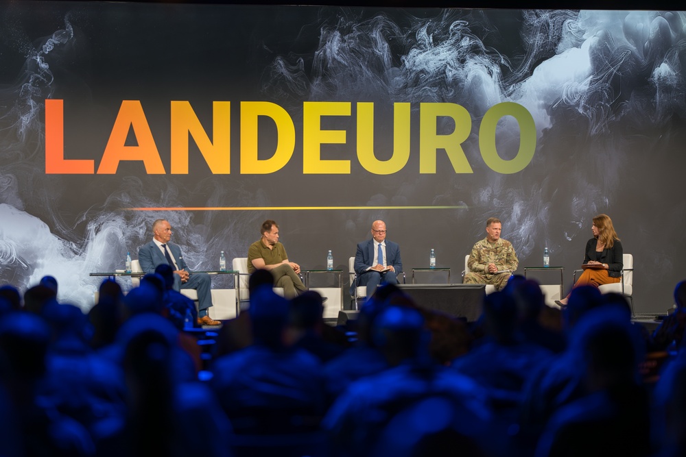 Army Air Defense General Speaks during LANDEURO