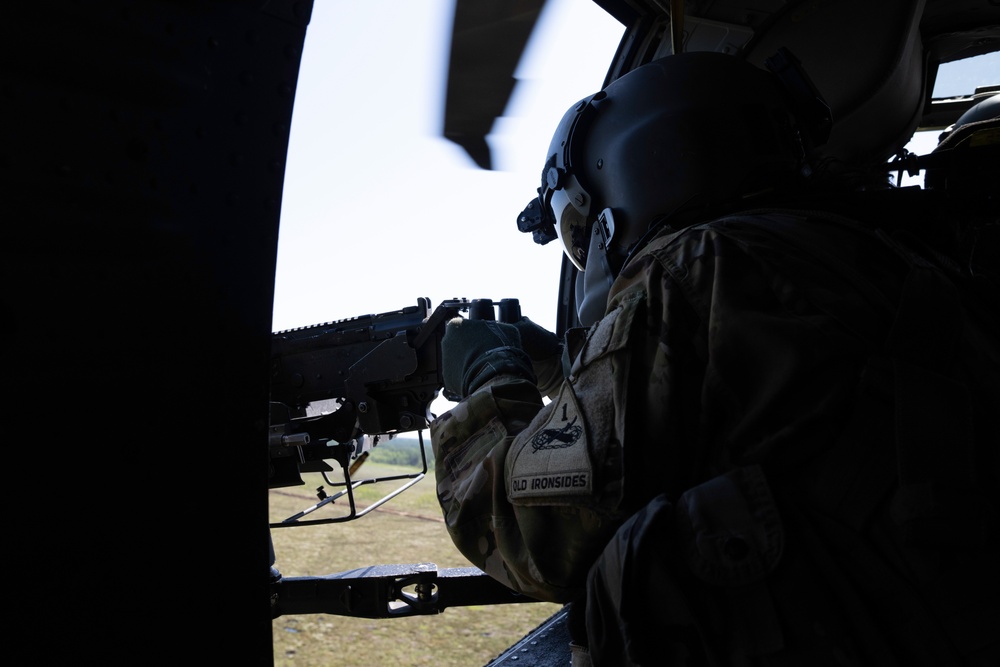 3-501 CAB Black Hawk Crews Sharpen Skills During Aerial Gunnery Qualification