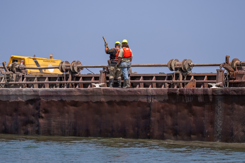 Ashtabula Dredging Site Visit with the DMMP Team