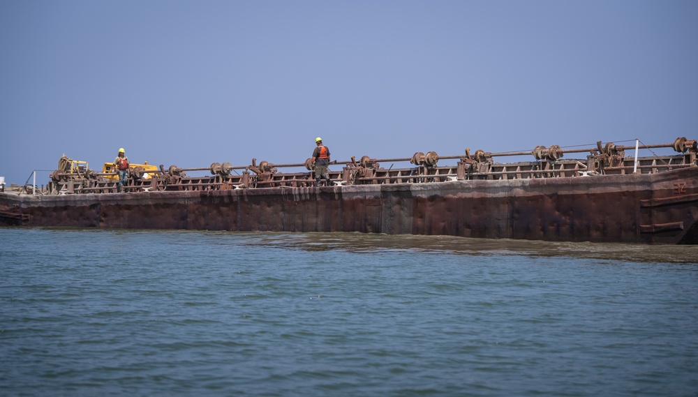 Ashtabula Dredging Site Visit with the DMMP Team