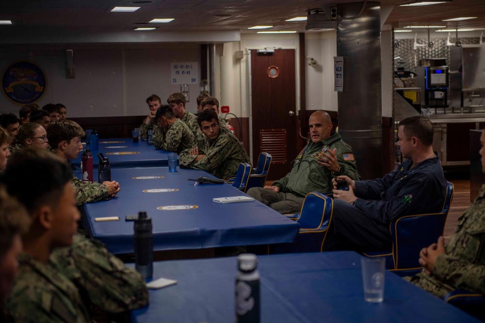 Makin Island Hosts USNA Midshipmen