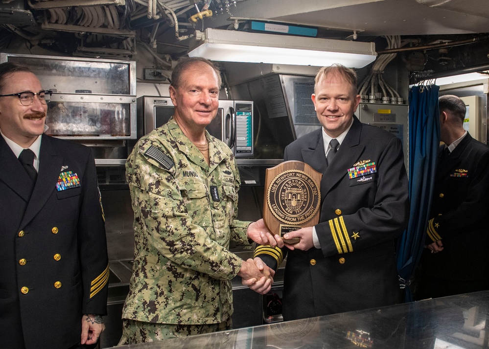 Commander Naval Forces Europe-Africa visits USS Newport NEWS (SSN 750) during Iceland Port Call