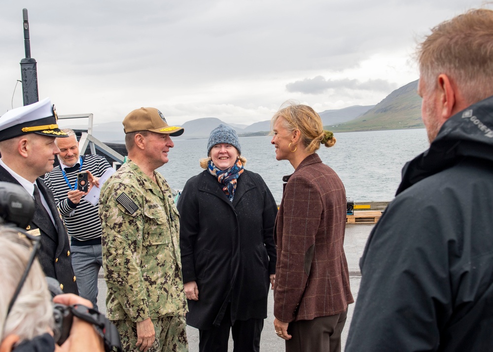 Commander Naval Forces Europe-Africa visits USS Newport NEWS (SSN 750) during Iceland Port Call