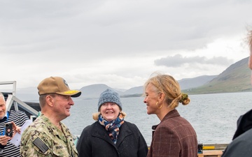 Commander Naval Forces Europe-Africa visits USS Newport NEWS (SSN 750) during Iceland Port Call
