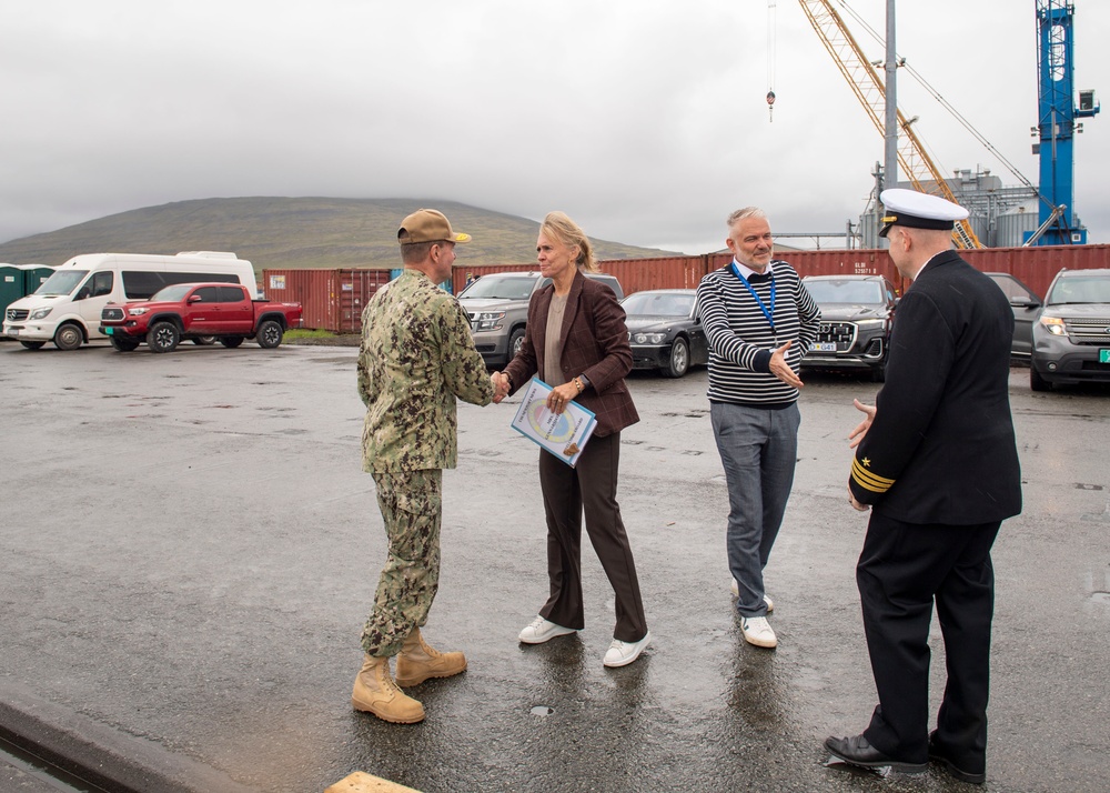 Commander Naval Forces Europe-Africa visits USS Newport NEWS (SSN 750) during Iceland Port Call