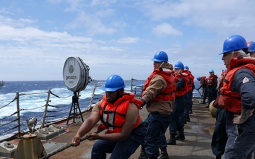 USS Bainbridge (DDG 96) Line Handling