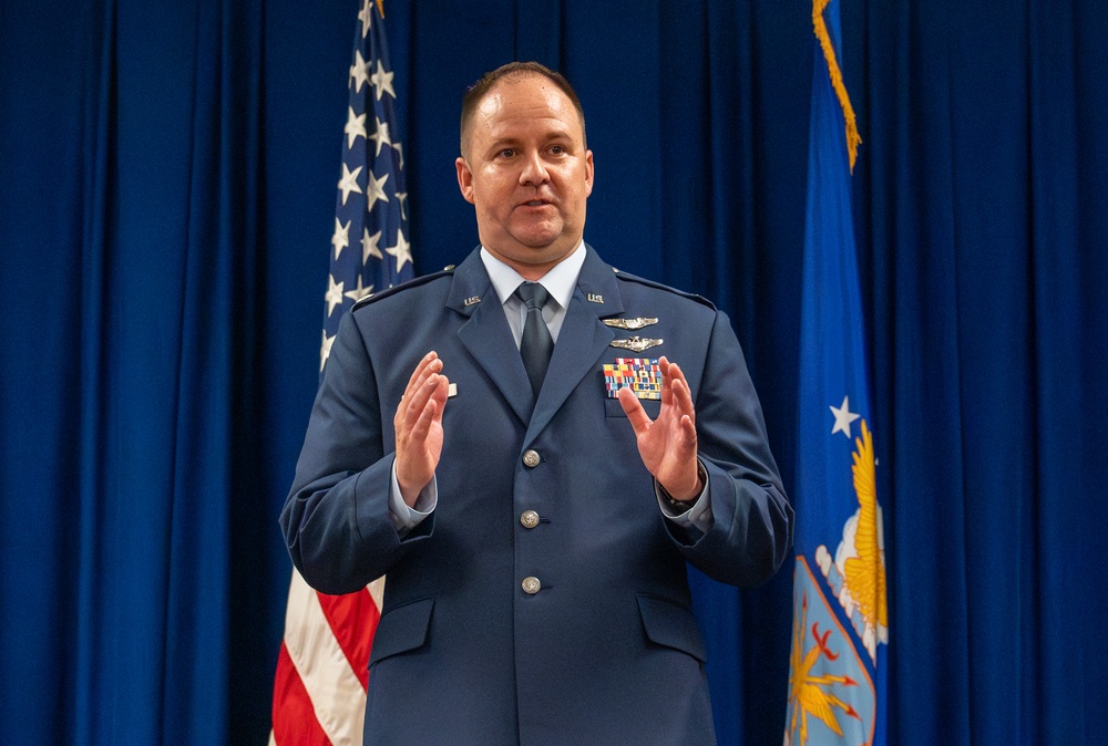 908th OSS Welcomes New Commander