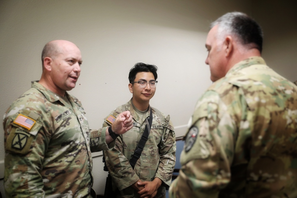 Maj. Gen. Welsh Honors Outstanding Soldiers with Personal Coin at Raven Focus 2025