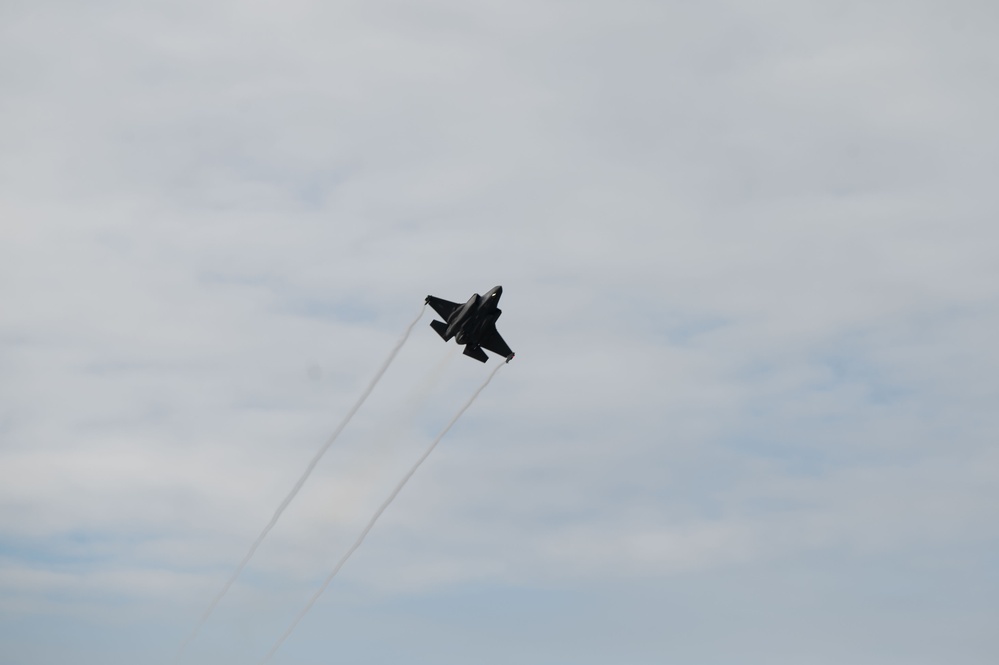 F-35 Lightning II Take-offs at Eielson AFB