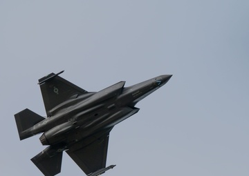 F-35 Lightning II Take-offs at Eielson AFB
