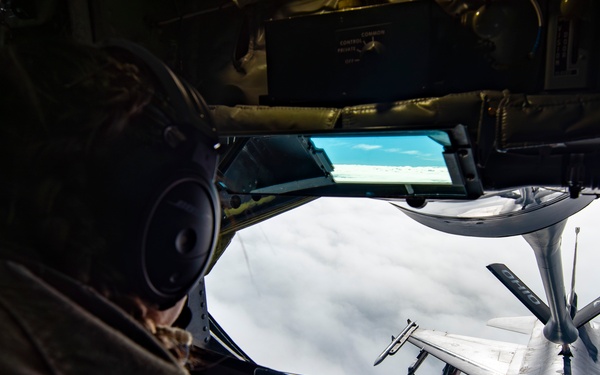 REFORPAC 25: KC-135 refuels F-16s