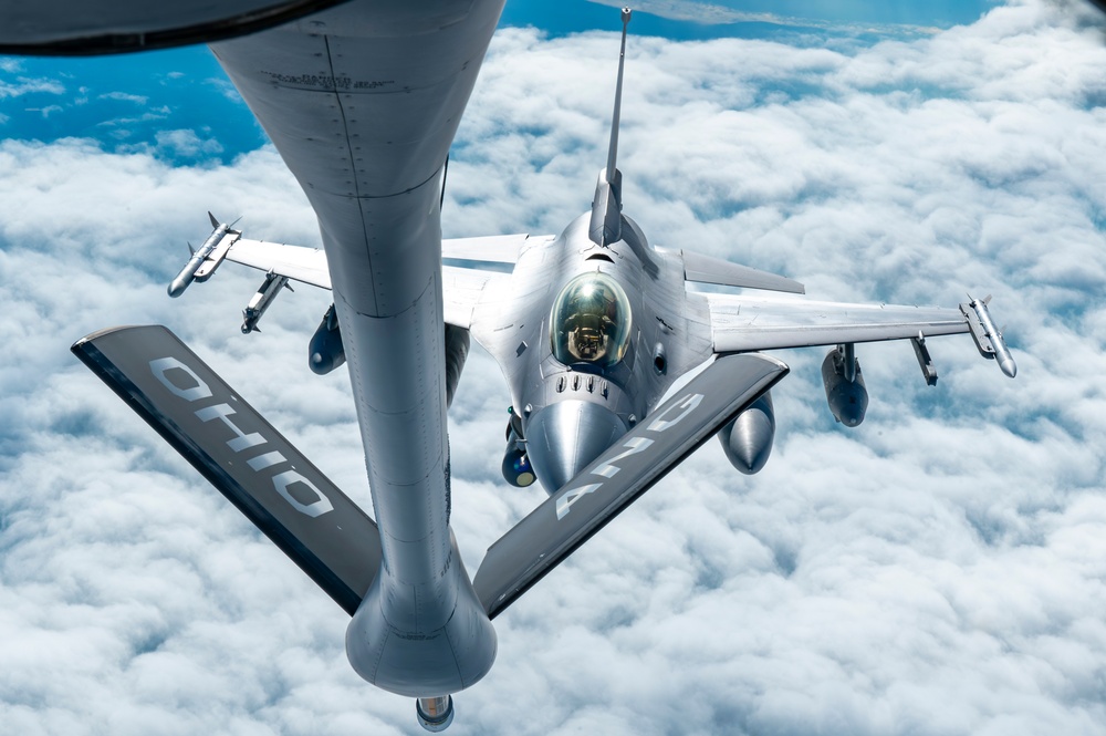REFORPAC 25: KC-135 refuels F-16s