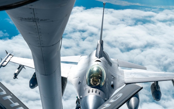 REFORPAC 25: KC-135 refuels F-16s